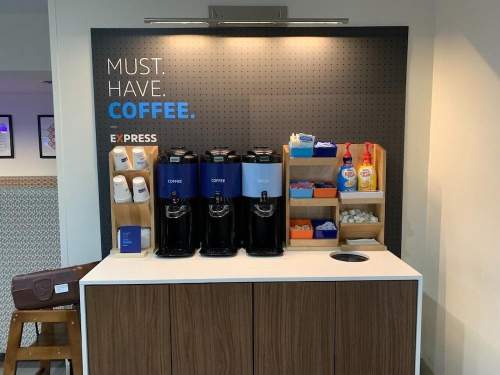 Express & Evansville North By Ihg Hotel 3*