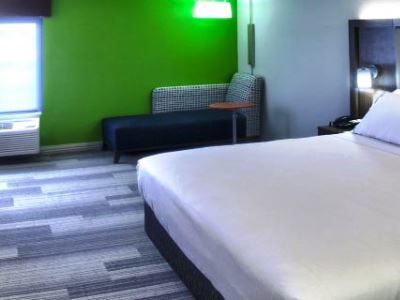 Hotel Express & Evansville North By Ihg